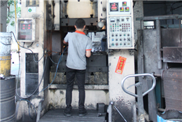锻造部门-1000T锻造中-2